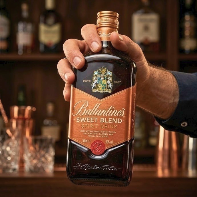 Licor Seco de Whisky Caramelo & Baunilha Ballantine's Sweet Blend Garrafa 700ml