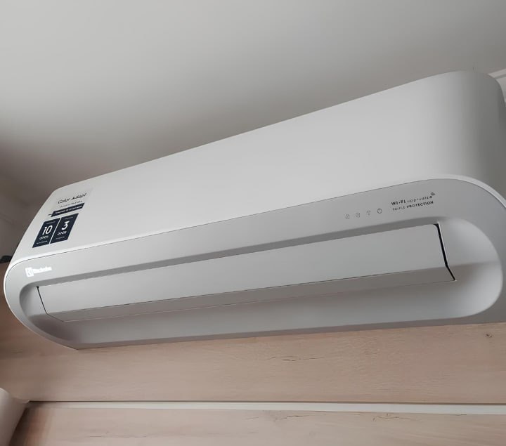 Ar-Condicionado Electrolux Inverter 18.000 BTUs Color Adapt Frio (JI18F/JE18F)