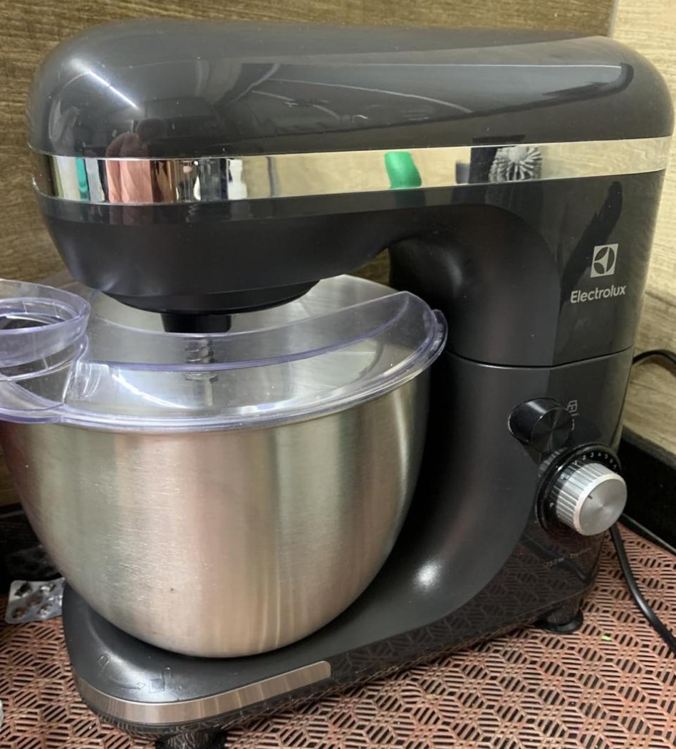 Electrolux Batedeira planetária potente capacidade 5L 750W 12 velocidades tigela inox funç...