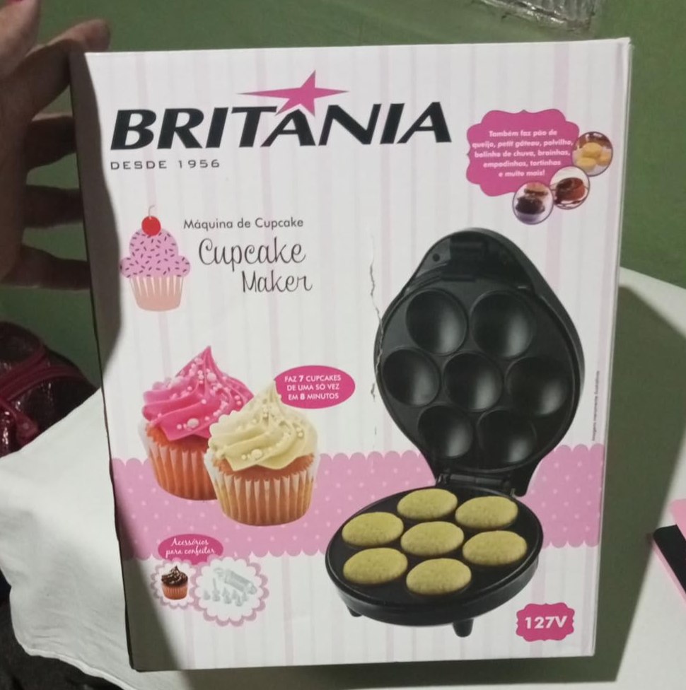 Maquina de Cupcake Britânia Cupcake Maker p/ 7 cupcakes Preto- 110v