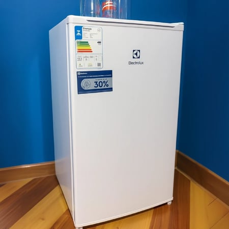 Frigobar Electrolux 90L Efficient com Controle de Temperatura Cor Branca (EM90) 127V