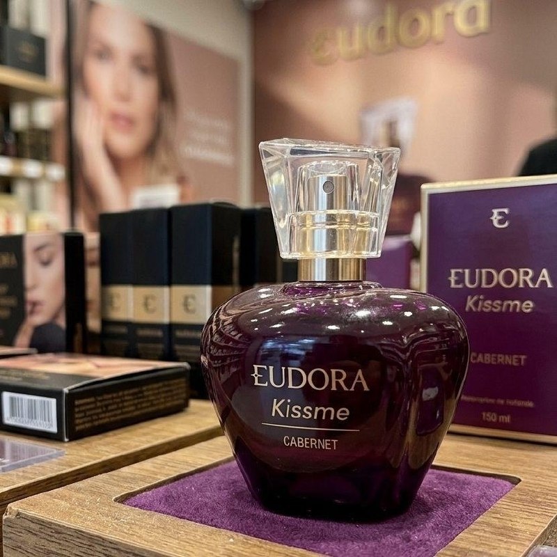 Eudora Kiss Me Deo Colônia Cabernet  50ml