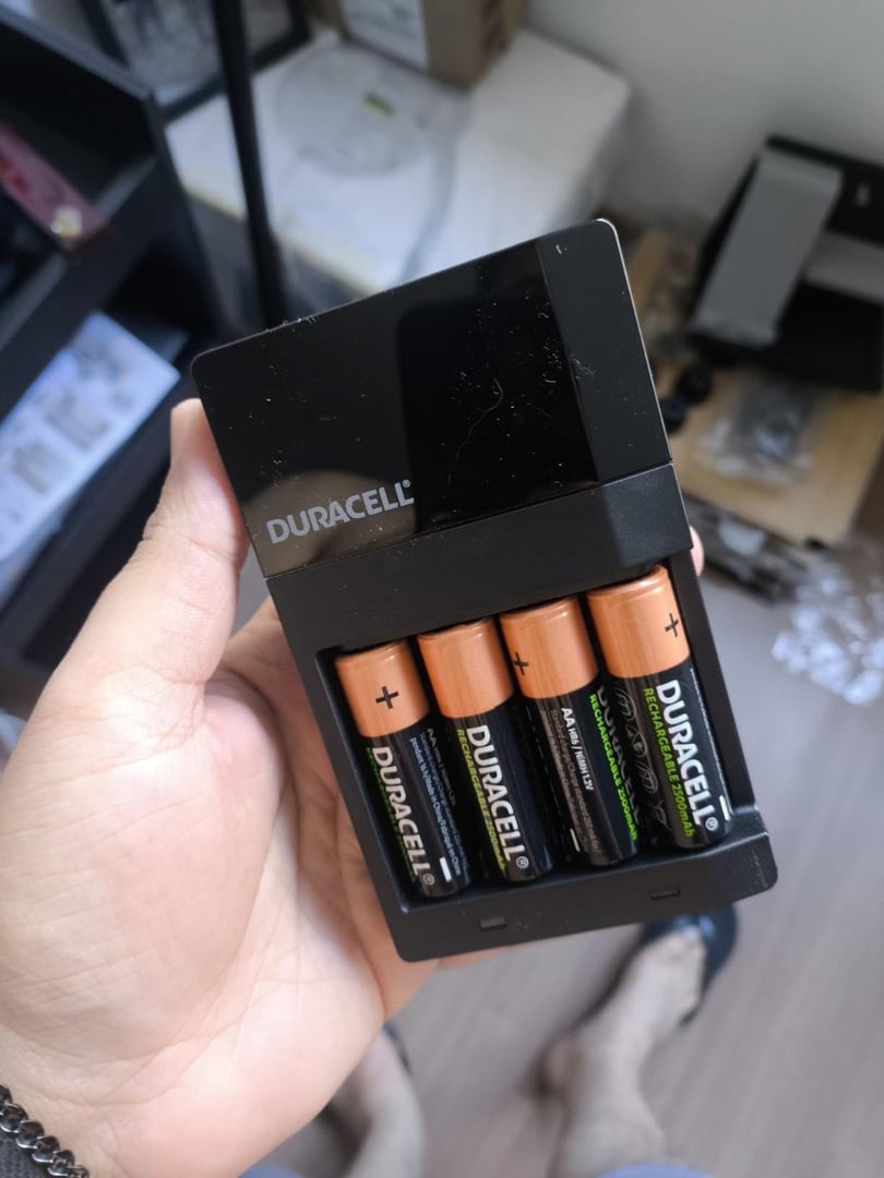 Duracell Carregador de Pilhas Recarregáveis AA e AAA Com 4 Pilhas AA Inclusas – Bivolt