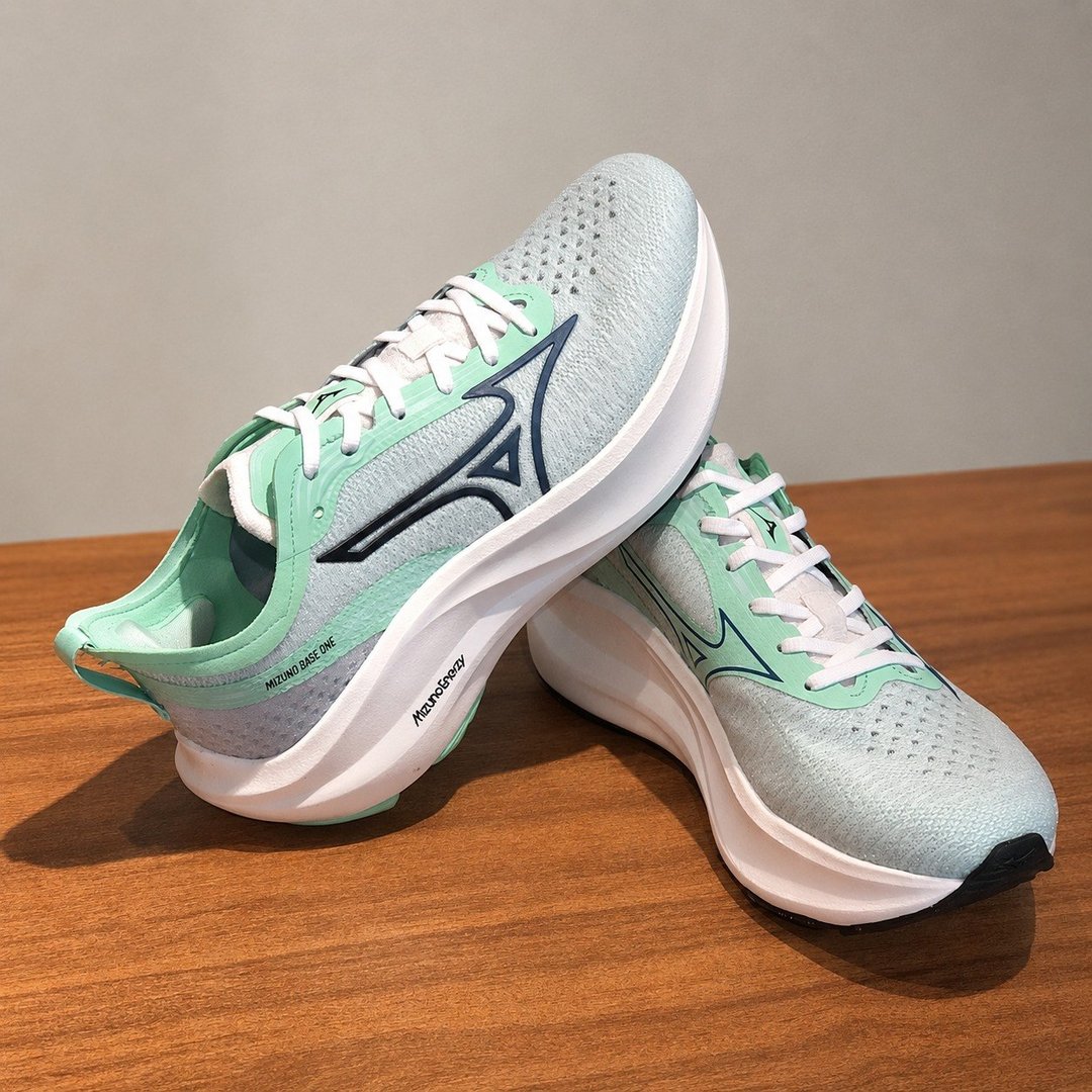 Tênis Mizuno Base One