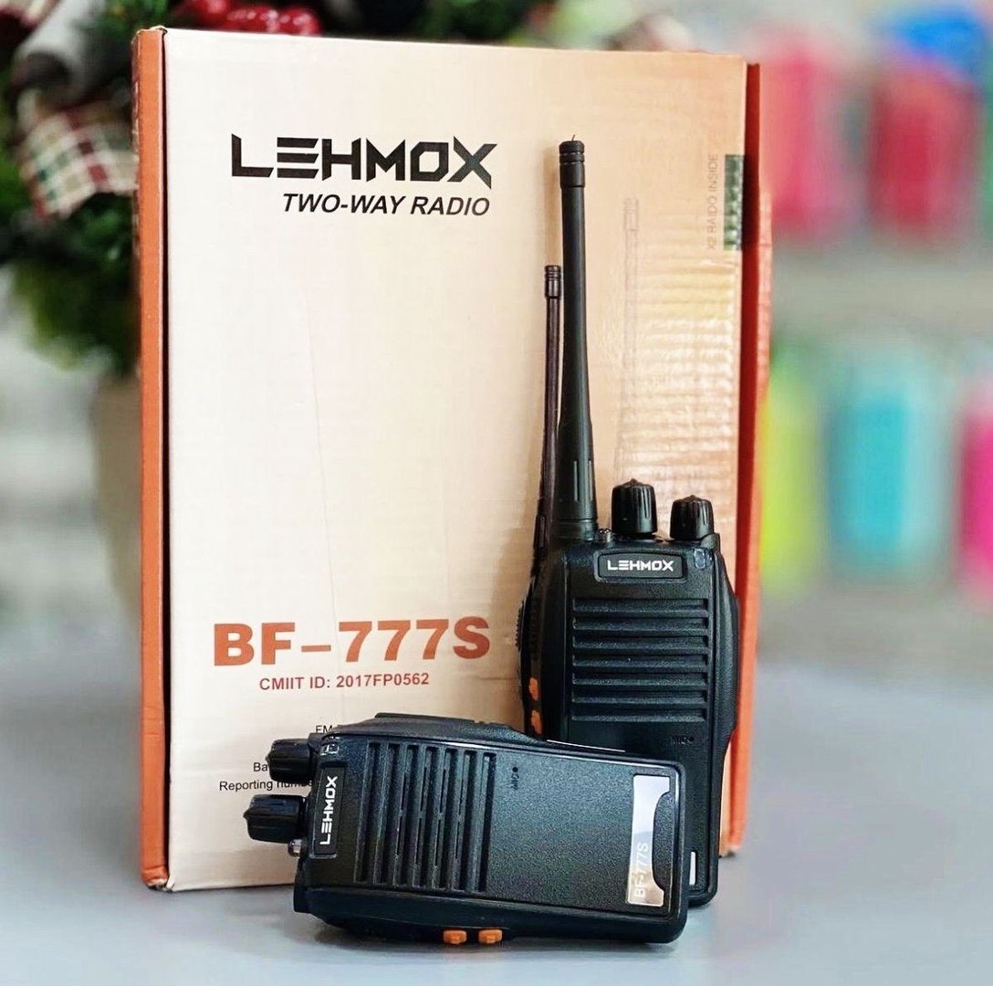 Kit Par 2 Radio Baofeng 777s Walk Talk Comunicador 16 Canais Preto 127/220v