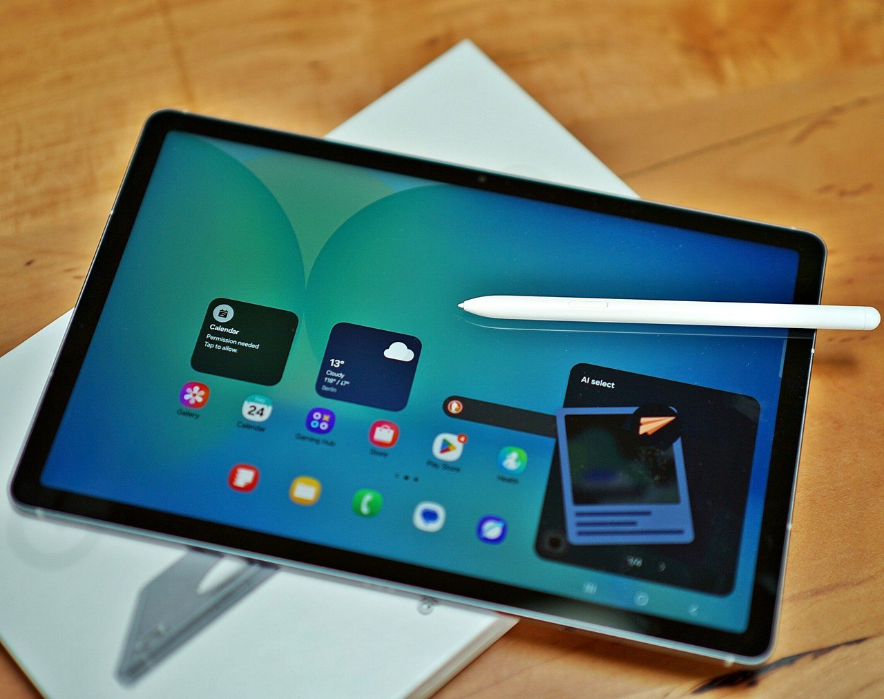 Tablet Samsung Galaxy Tab S10 FE, Prata, 128GB, 8GB RAM, Tela Imersiva de 10.9" 90Hz, Camera Traseira de 13MP, Câmera Frontal de 12MP Ultra Wide, Wifi 6, IP68, Android 15