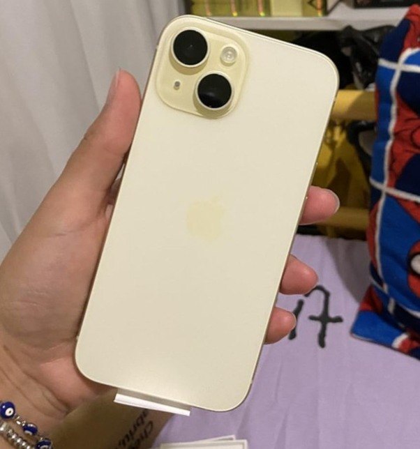 iPhone 15 128GB 5G Tela Super Retina XDR 6,1" Câm. Dupla 48MP + Selfie - Amarelo