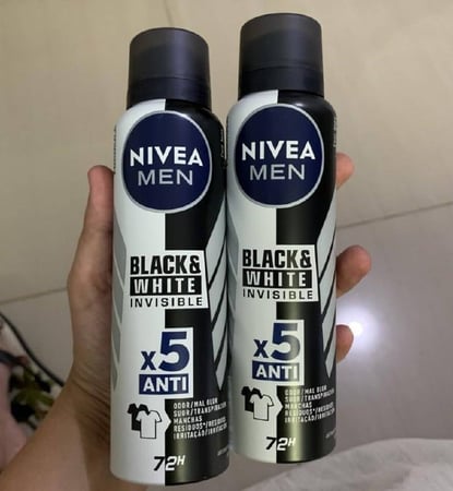 Kit NIVEA Desodorante Aerosol Men Black&White Invisible - 2 unidades