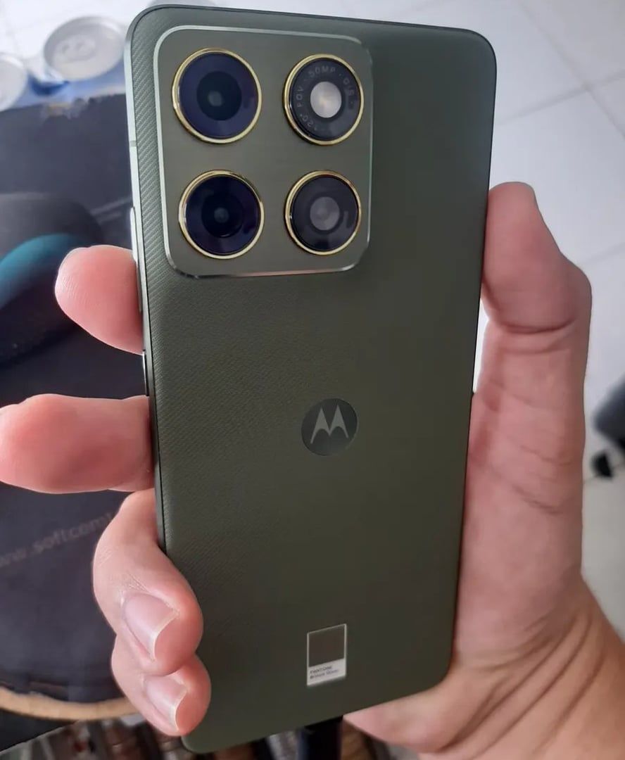 Motorola Edge 70 5G 256GB 24GB RAM Boost Cam.Tripla + Selfie Tela 6.7" 1.5K Extreme Amoled Bronze Green