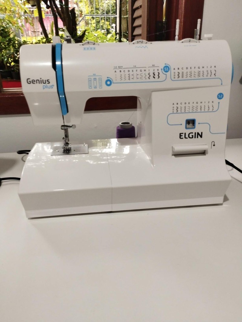 Máquina De Costura Elgin Jx-4035 Genius Plus 31 Pontos Cor Branco 220v