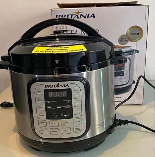 Panela de Pressão Elétrica 5L Britânia Digital Touch Inox - 110v/
