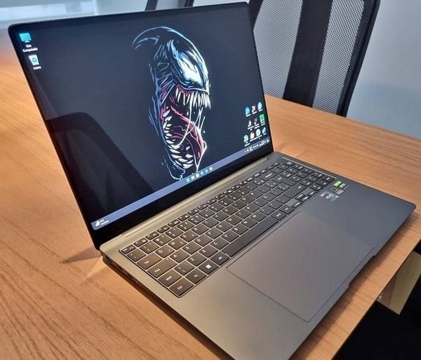 Notebook Samsung Galaxy Book4 Windows 11 Home Intel® Core™ i5 8GB 512GB SSD Tela 15.6'' Full HD LED Grafite
