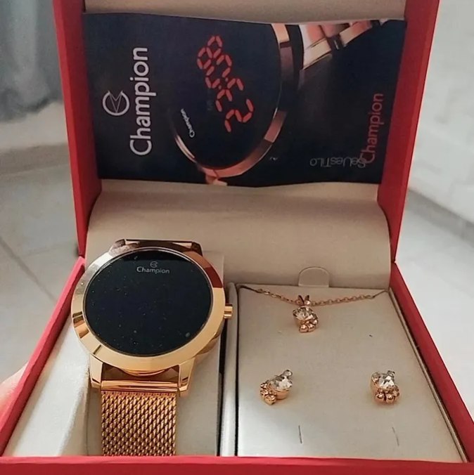 Relógio Digital Champion Feminino Dourado Pulseira Mesh Fundo Preto