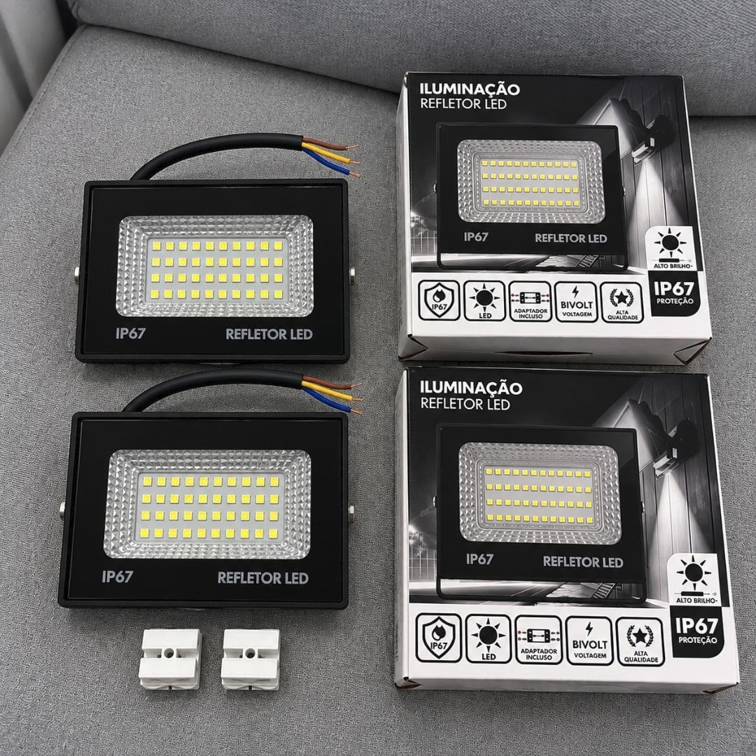 kit 2 Refletor Led 200w Holofote Bivolt Prova D'água Cor Branco Frio 6500k