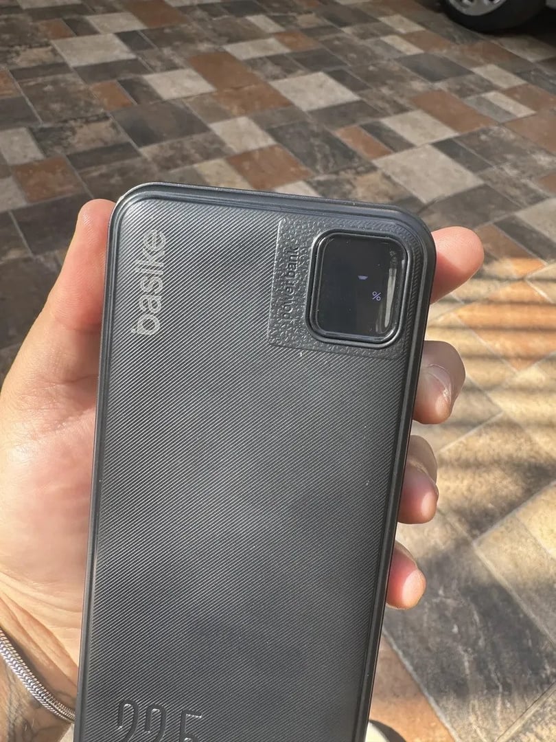 Power Bank Basike 20000mAh Preto, Carga Rápida 22.5W para iPhone e Samsung, Com Cabos Embutidos e Display