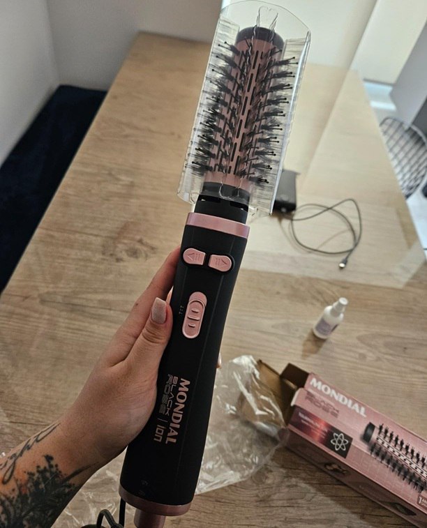 Escova Rotativa Mondial  Cerâmica Black Rose 1200W Seca, Alisa e Modela - Bivolt