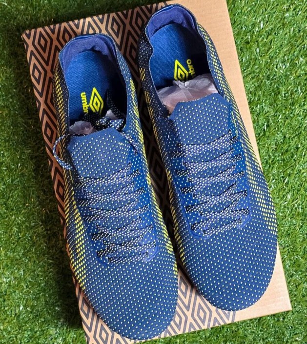 Chuteira Umbro Profissional Velocita Matrix Pro Sg Trava de Aluminio Móvel Num. 38 ao 42 -...