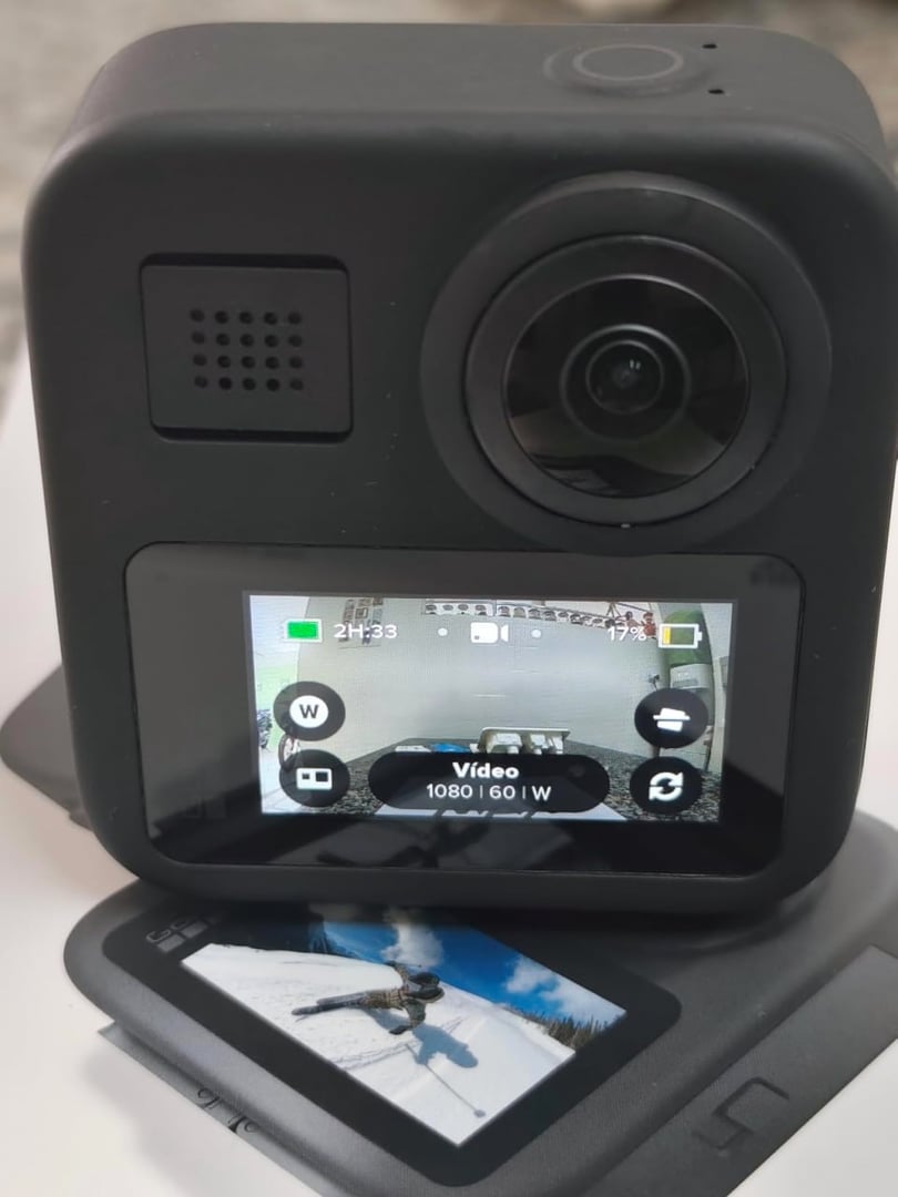 GoPro Max 360 - Câmera de Ação à Prova d'água, Vídeo 360 5.6K, Reenquadramento 4K, Foto 360, GPS, Live 1080p, Max HyperSmooth, TimeWarp, Trava de horizonte, Capturas com bastão invisível