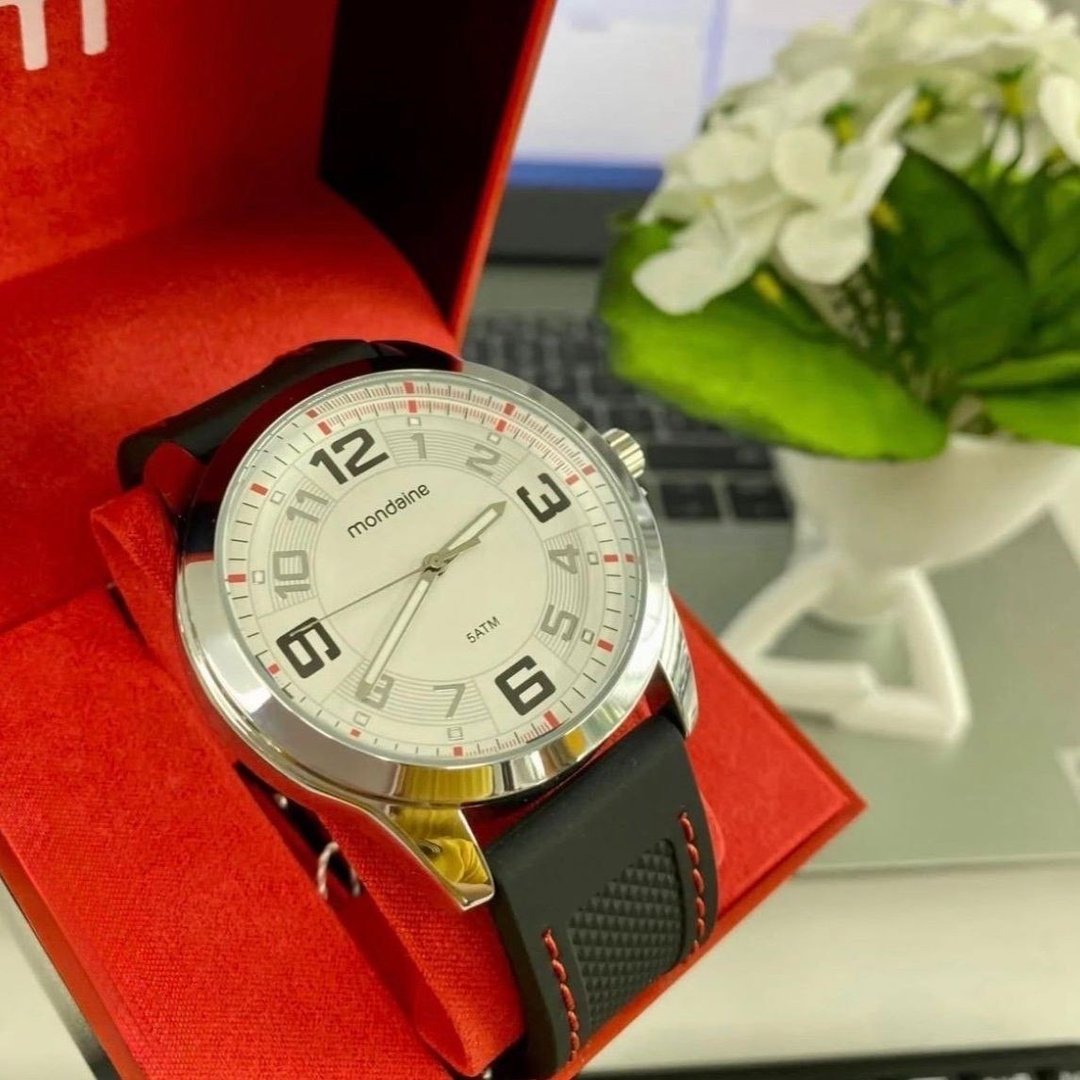 Relógio De Pulso Mondaine Com Correia De Silicone Cor Preto - Fundo Branco - Bisel Pratead...