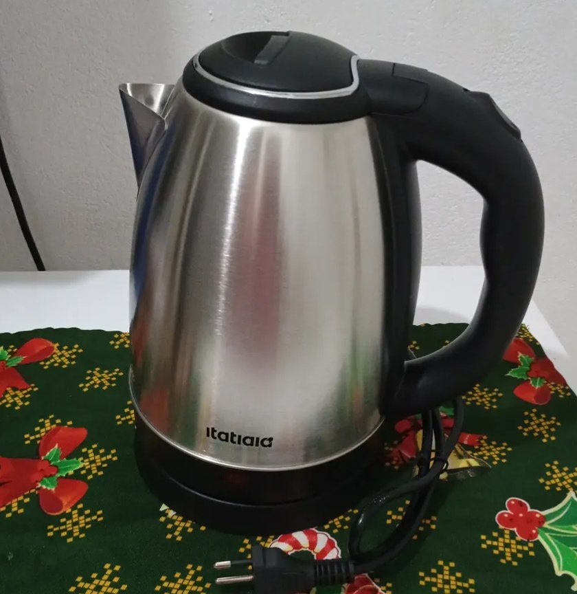 Chaleira Elétrica Itatiaia Inox 1,8L c/ Desligamento Automático - 110v/220v