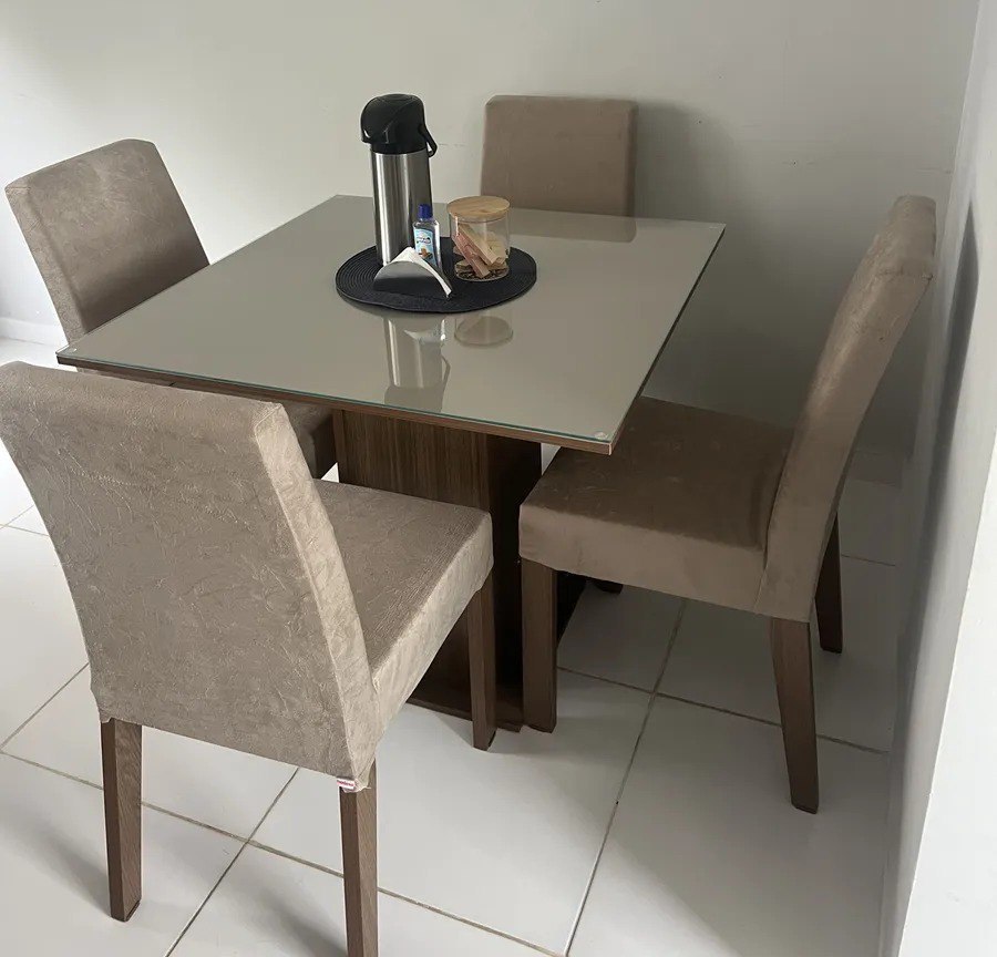 Sala de Jantar Estofada Madesa Evelin Mesa Tampo Vidro c/ 4 Cadeiras - Crema Imperial