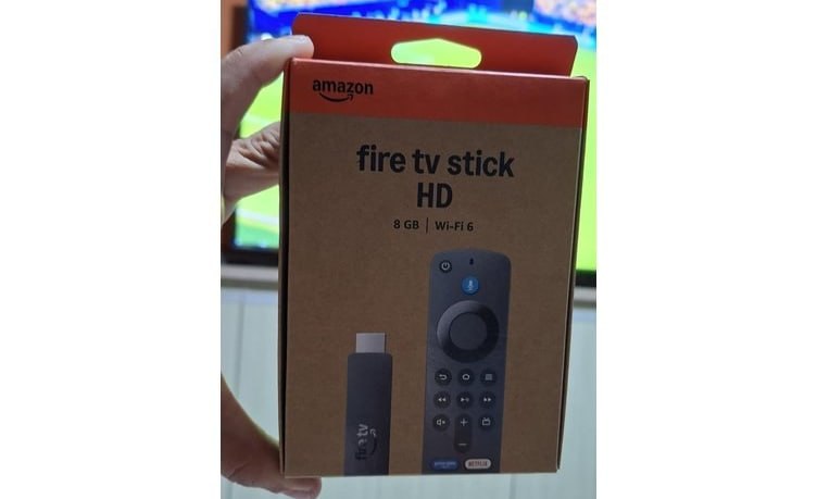 Amazon Fire TV Stick HD (modelo mais recente), Controle Remoto por Voz com Alexa, alimentado pela TV, com configuração simples e Acesso Antecipado à Alexa+