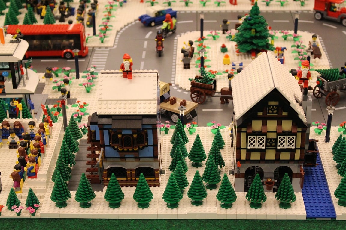 "LEGO: Desbloqueando a Criatividade em Cada Bloco!"