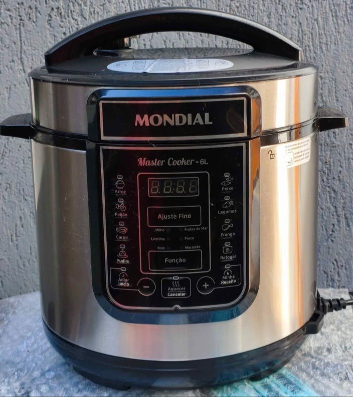 Panela de Pressão Elétrica 6L Mondial Digital Master Cooker - 110v/220v