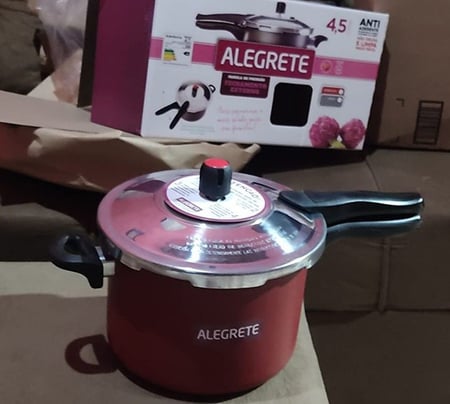 Panela de Pressão Alegrete Antiaderente 4,5L Fechamento Externo Vermelha