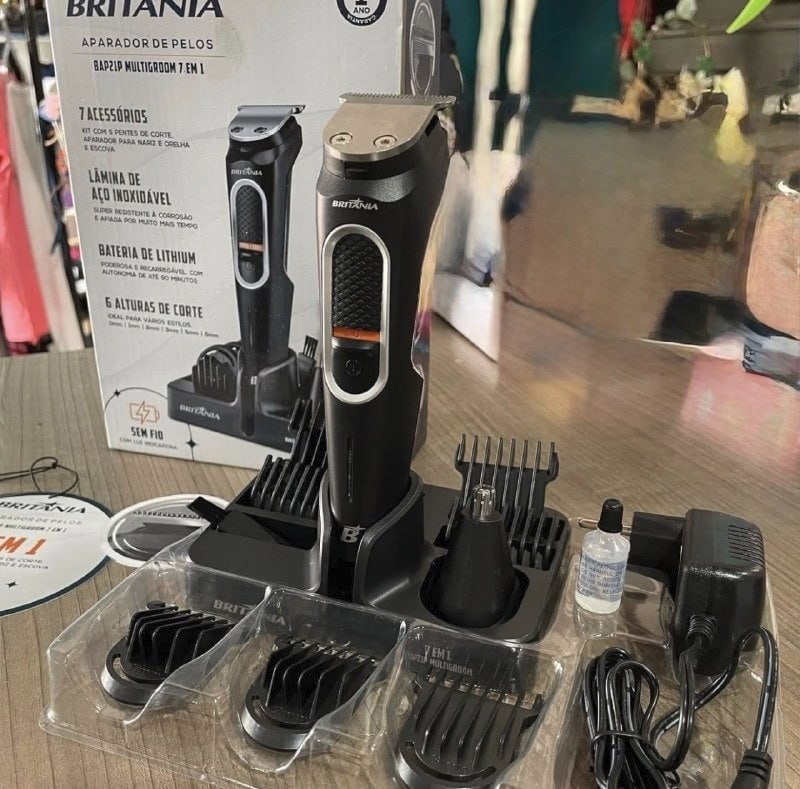 Aparador De Pelos Bap21p Multigroom 7 Em 1 Britânia Bivolt Preto 127/220v