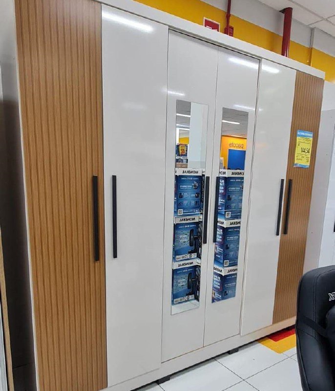 Guarda-roupa Araplac Braga c/ Espelho 6 Portas 4 Gavetas L 238cm A 235cm P 47cm - Baunilha...