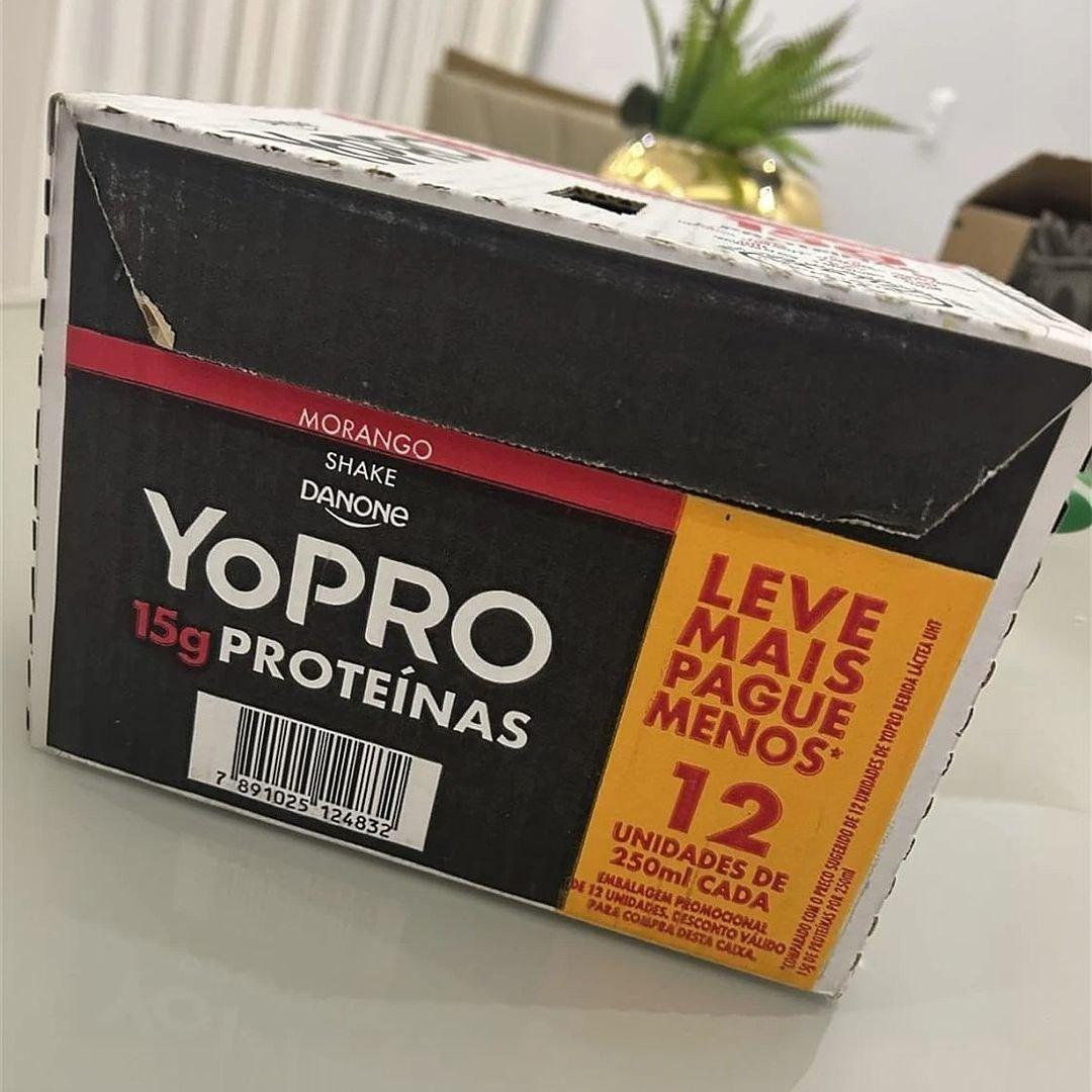 YoPRO Bebida Láctea UHT Morango 250ml (Pack com 12 unidades)