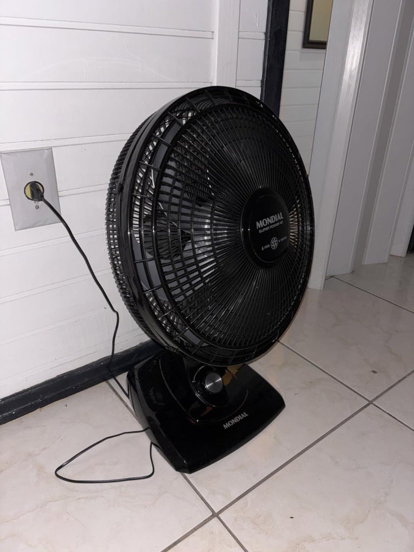 MONDIAL Ventilador de Mesa 40cm Super Power, Preto/Prata, 140W, 110V - VSP-40-B