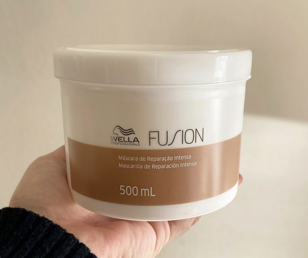 Máscara Wella Fusion Reconstrutora 500ml Cabelo Forte e Revitalizado