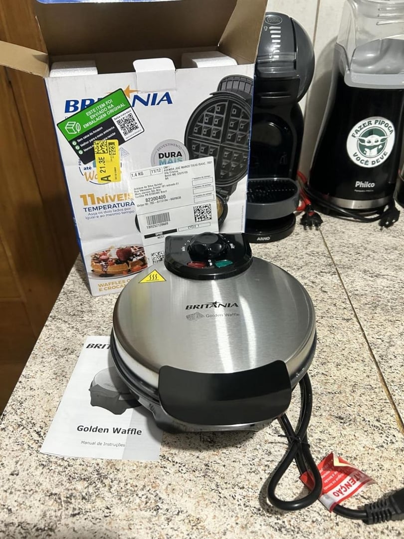 Britânia Golden Waffle Máquina 110V 850W, Prata/Preto