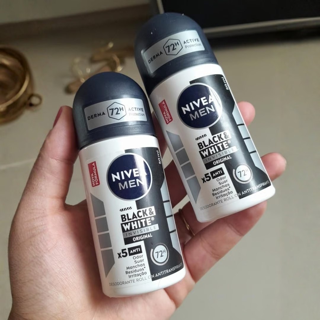 Desodorante NIVEA MEN Antitranspirante Roll On Invisible Black & White 50ml Proteção prolongada de 48h