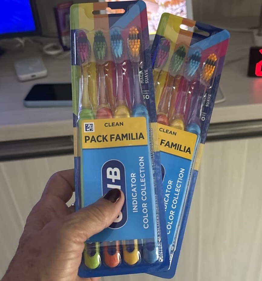 Pack Oral-B Escova de Dente Clean Indicator Color Collection - 4 Unidades