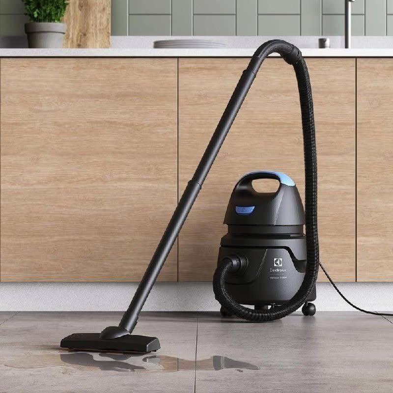 Aspirador de Pó e Água Electrolux 1400W 12 Litros 5,9 raio de ação Compacto Potente Função Sopro protetor térmico AWD01