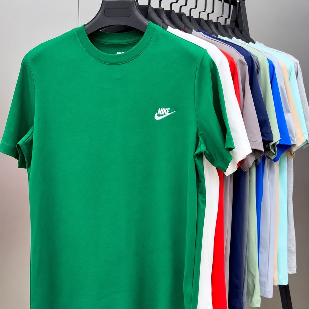 Camiseta Nike Sportswear Club Masculina