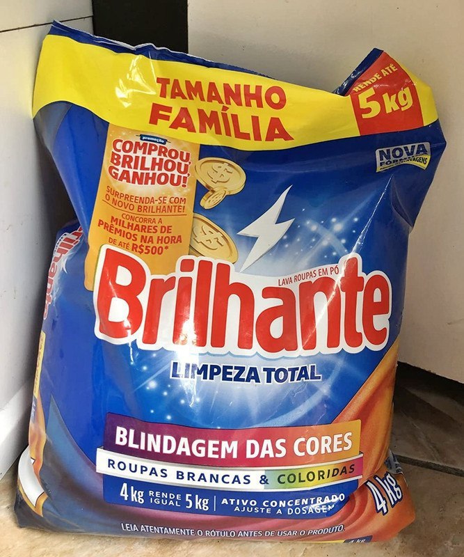 Sabão em Pó Brilhante Roupas Brancas e Coloridas Limpeza Total Tamanho Família 4kg