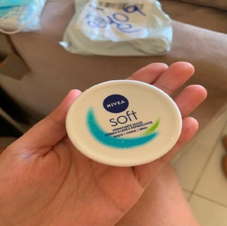 NIVEA Creme Hidratante Soft 97g - Hidratação suave e textura leve de rápida absorção que d...