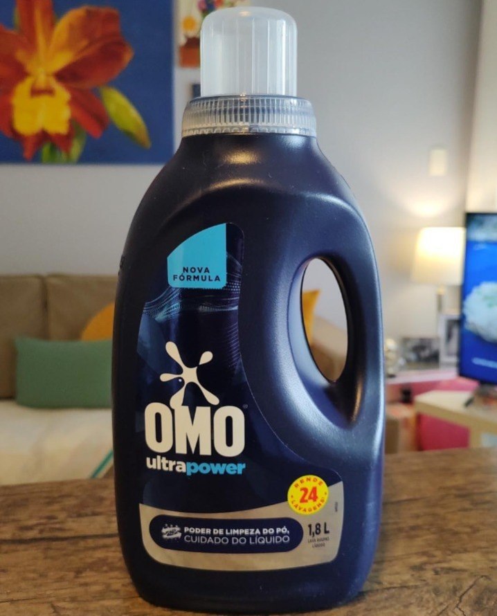 Lava-Roupas Líquido Omo Ultra Power Frasco 1,8L