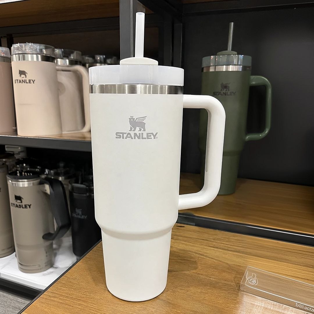 Copo Térmico Quencher Com Capacidade De 1,18l Cream Stanley