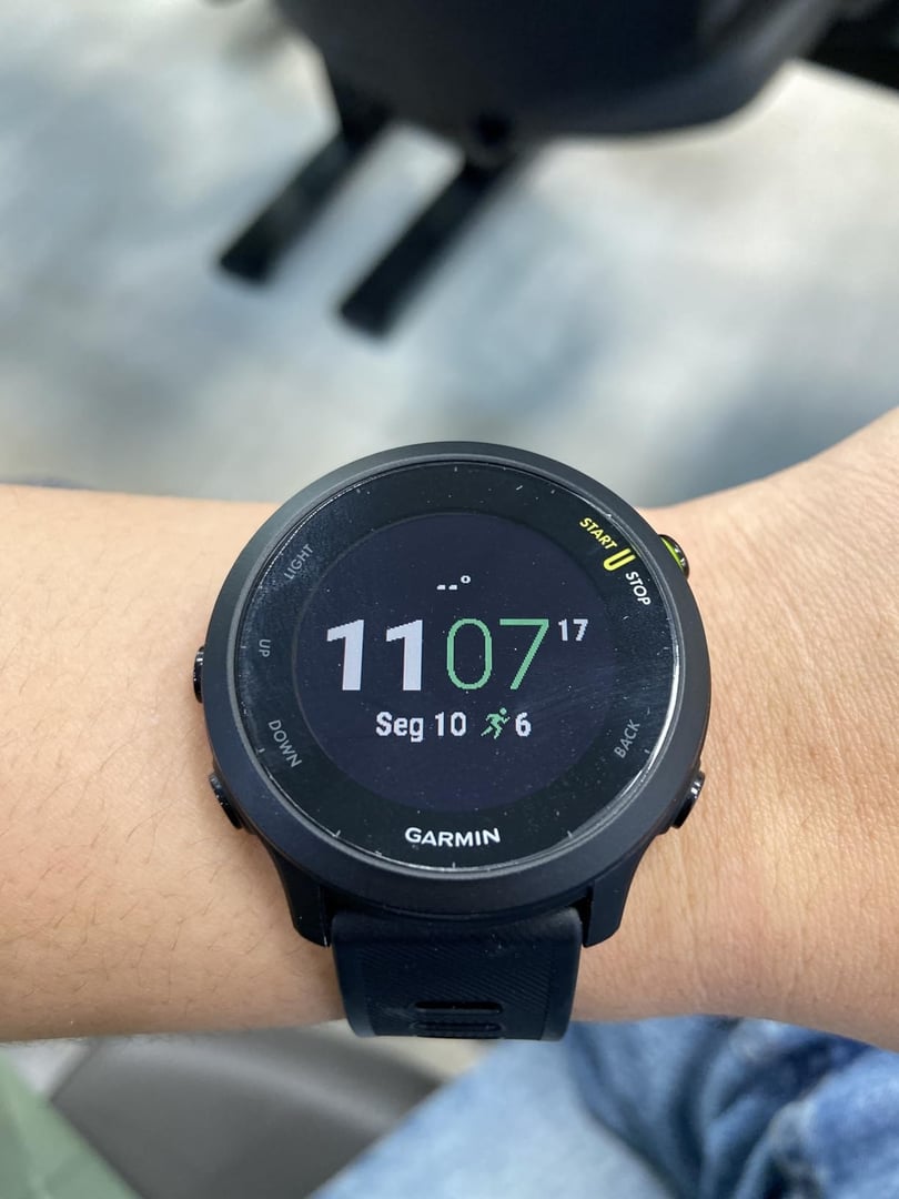 Garmin Relógio Forerunner 55 Preto 42mm com Monitor Cardíaco de Pulso e GPS