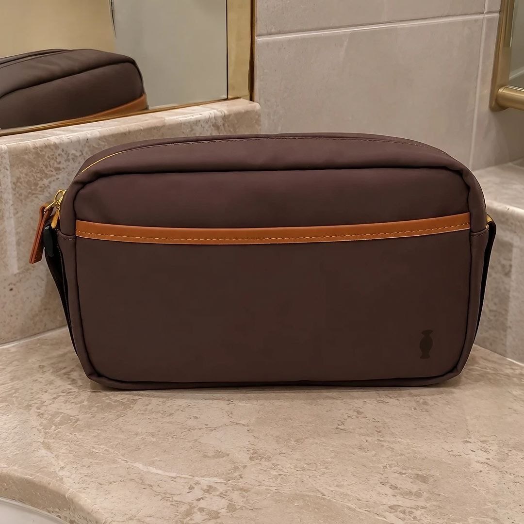 O Boticário Bolsa Necessaire Marrom Com Alça