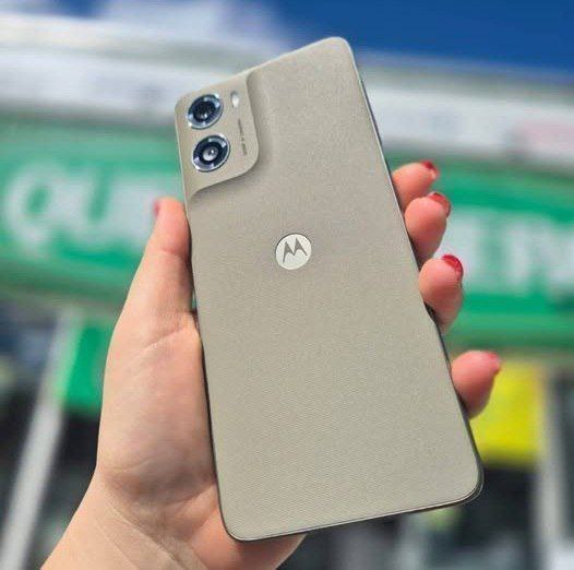 Motorola Moto G06 Tela 6.9" 256GB 12GB Ram Boost Câm. Dupla 50MP com AI Bateria de 5200mAh