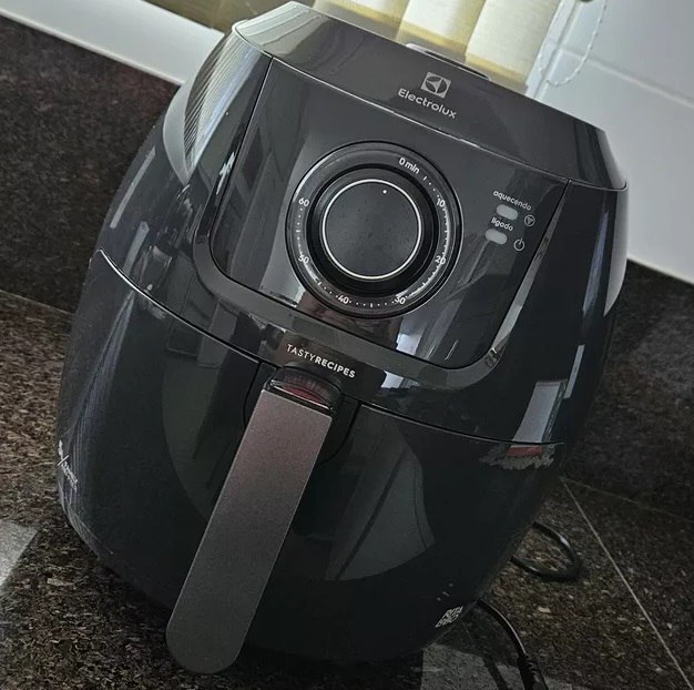 Fritadeira Air Fryer Electrolux Family Efficient 6,5L c/ Timer - 110v/220v