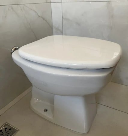 Assento p/ Vaso Sanitario Astra Almofadado Hawaii Branco