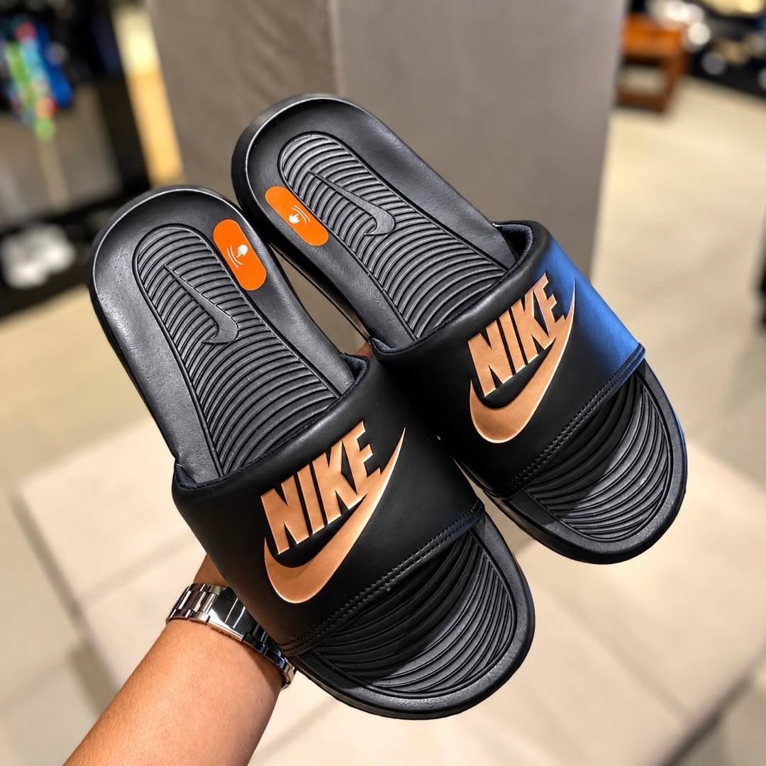 Chinelo Nike Victori One Preto