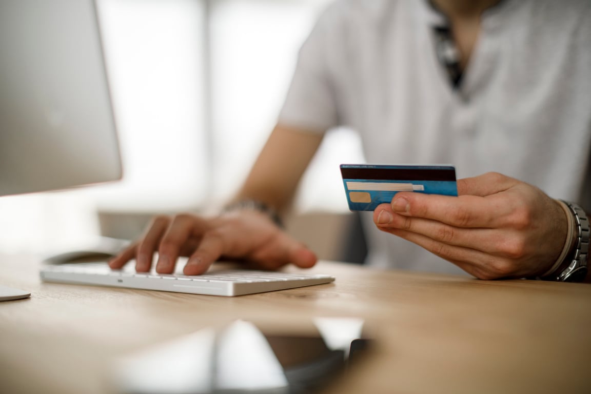 COMO EVITAR CAIR EM GOLPES NA INTERNET: DICAS PRÁTICAS